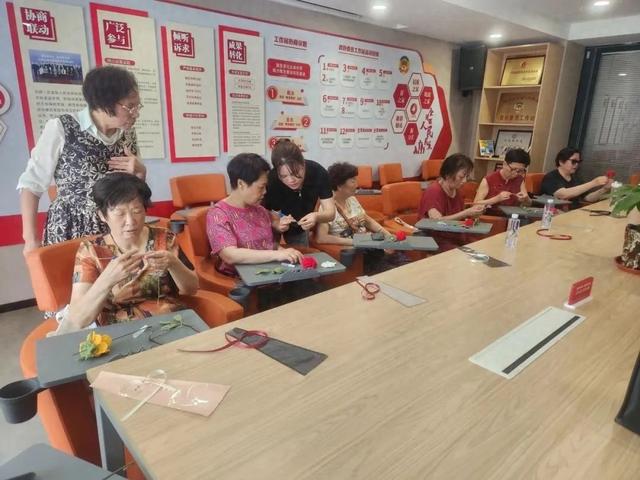 非遗手作、经典讲座……他们沉浸式体验文化盛宴！