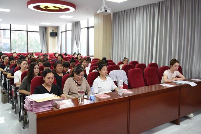 滕州市木石镇举办“巾帼领头雁淬炼行动”暨基层妇联组织成员素质提升培训班(图2)
