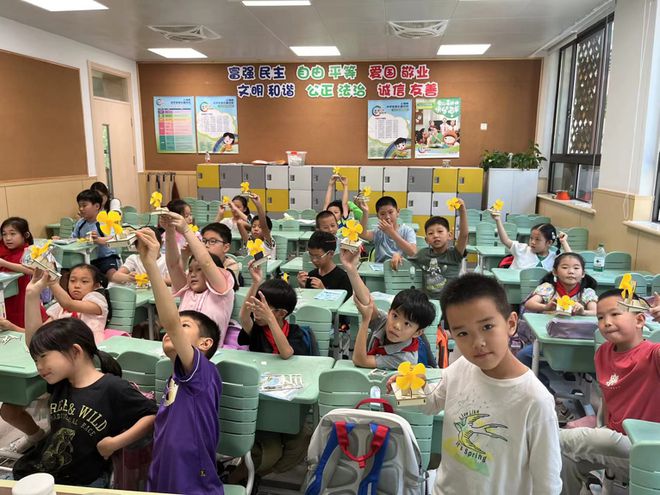 九游娱乐：以爱国情怀点亮孩子们的暑期时光｜关爱保护未成年人健康成长(图3)