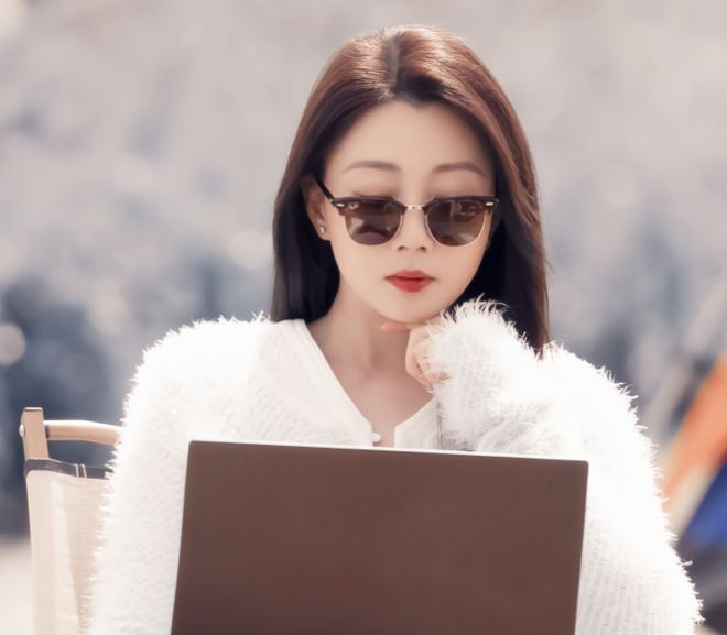 一场红毯上女明星的比美让人看到“富态美”和网感美的区别！(图8)