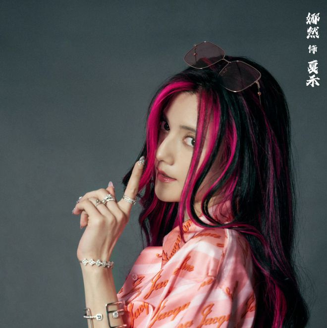 一场红毯上女明星的比美让人看到“富态美”和网感美的区别！(图12)