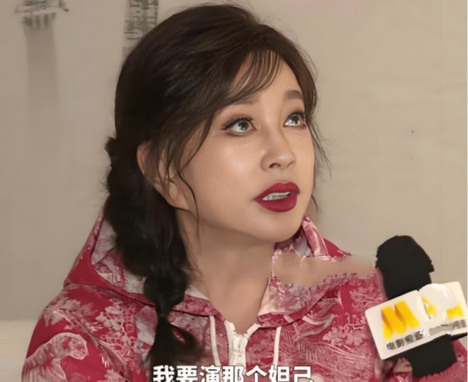 九游娱乐：70岁“少女”赵雅芝和61岁白发叶童再次同框！观众会买谁的账？(图7)