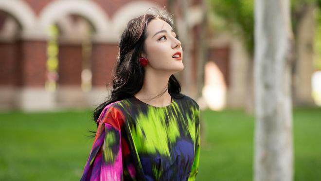2024813娱乐资讯：刘诗诗、迪丽热巴、杨紫、杨颖、周也、李现(图2)