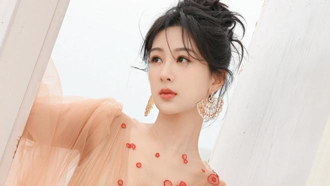 202492娱乐资讯：易烊千玺、王一博、杨紫、张艺兴、成毅、杨洋(图2)