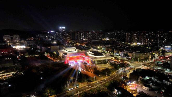 九游娱乐：潮起东方传承经典！2024青岛•大剧院艺术节启幕助力“文化青岛”建设(图5)