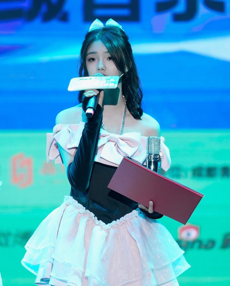 新音乐榜2024全明星盛典少女歌手胡馨予夺奖并献唱(图6)