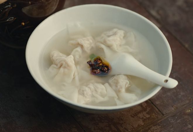 九游娱乐文化：不想吃别装！《暗夜与黎明》聂远一出手让观众看清假吃有多离谱(图13)