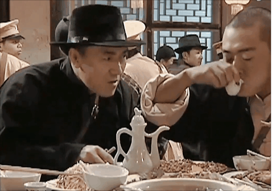 九游娱乐文化：不想吃别装！《暗夜与黎明》聂远一出手让观众看清假吃有多离谱(图23)