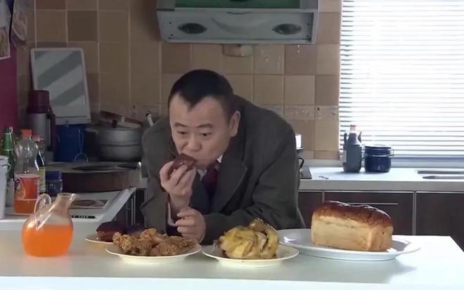 九游娱乐文化：不想吃别装！《暗夜与黎明》聂远一出手让观众看清假吃有多离谱(图3)