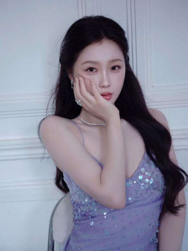 九游娱乐文化：深度分析内娱“四大普女”杨紫白鹿榜上有名生图精修差太多！(图3)