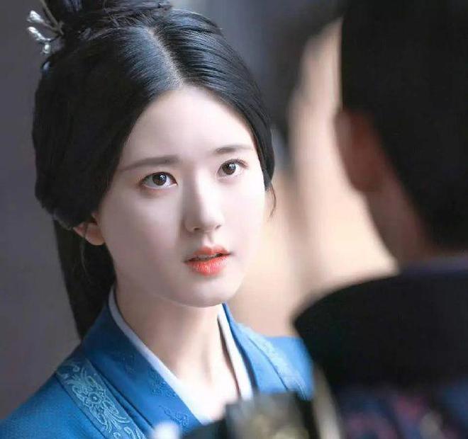 九游娱乐文化：深度分析内娱“四大普女”杨紫白鹿榜上有名生图精修差太多！(图16)