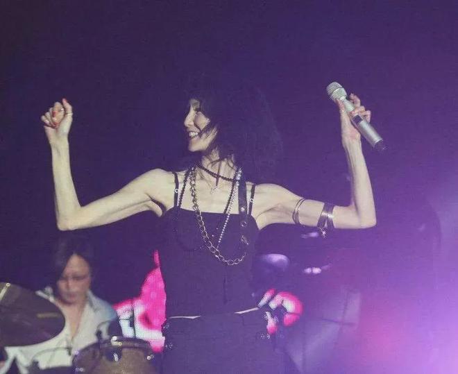 九游娱乐：梁朝伟传绯闻张曼玉罕见露面20年未育原因揭秘！(图12)