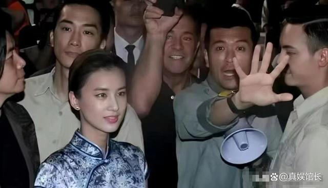 神颜！看了黄圣依和刘亦菲20年前的合影才懂杨子为何怒砸600万(图3)