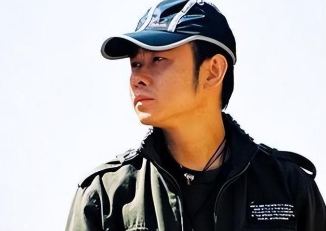 “摔倒事件”过去二十年后再看刀郎当初多狼狈如今多辉煌！(图4)