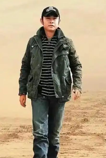 “摔倒事件”过去二十年后再看刀郎当初多狼狈如今多辉煌！(图8)