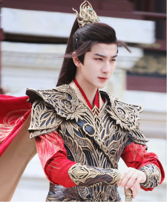 九游娱乐：《少年白马醉春风》：演员学历揭秘侯明昊何与非科班(图14)
