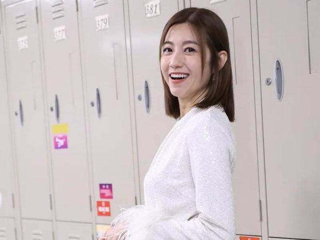 陈自瑶获颁20年服务奖自爆曾考虑离巢尴尬回应王浩信去向(图2)