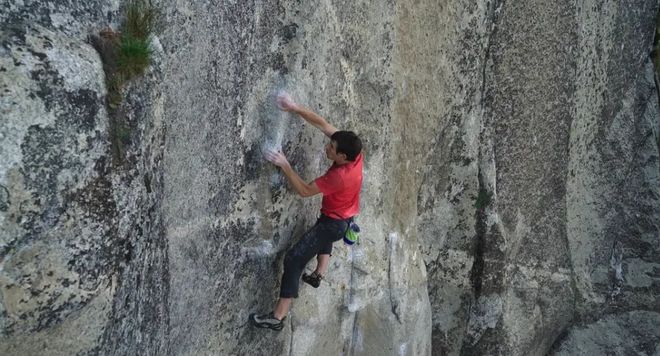 惊险一刻不停！6部极限运动题材电影合集(图2)