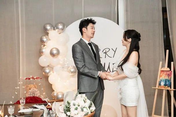 九游娱乐：双喜临门！40岁知名港星宣布结婚明年当爸曾参演多部TVB剧集