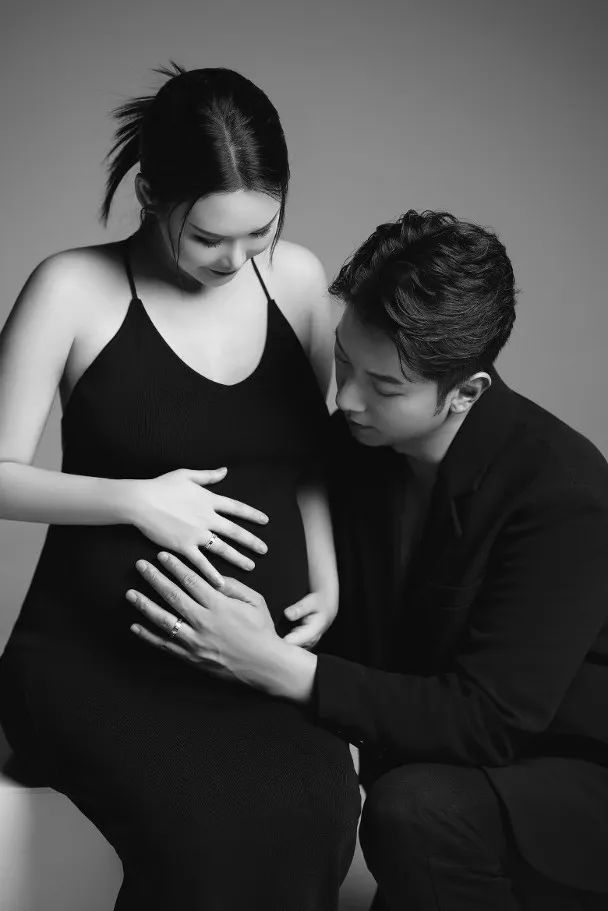 九游娱乐：双喜临门！40岁知名港星宣布结婚明年当爸曾参演多部TVB剧集(图9)