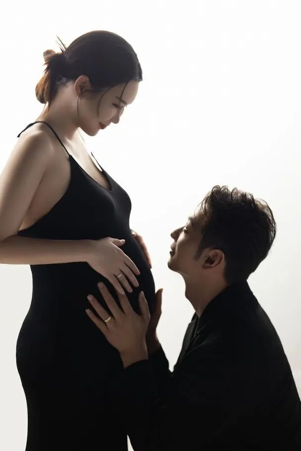 九游娱乐：双喜临门！40岁知名港星宣布结婚明年当爸曾参演多部TVB剧集(图8)