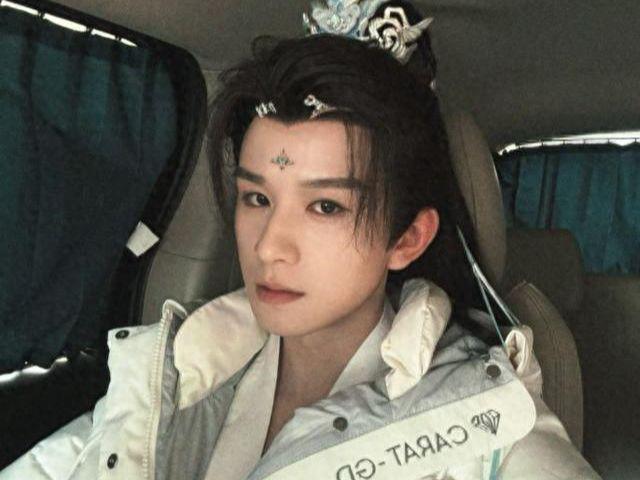 陈情令金凌与制片人绯闻曝光：聊天记录和照片引发热议