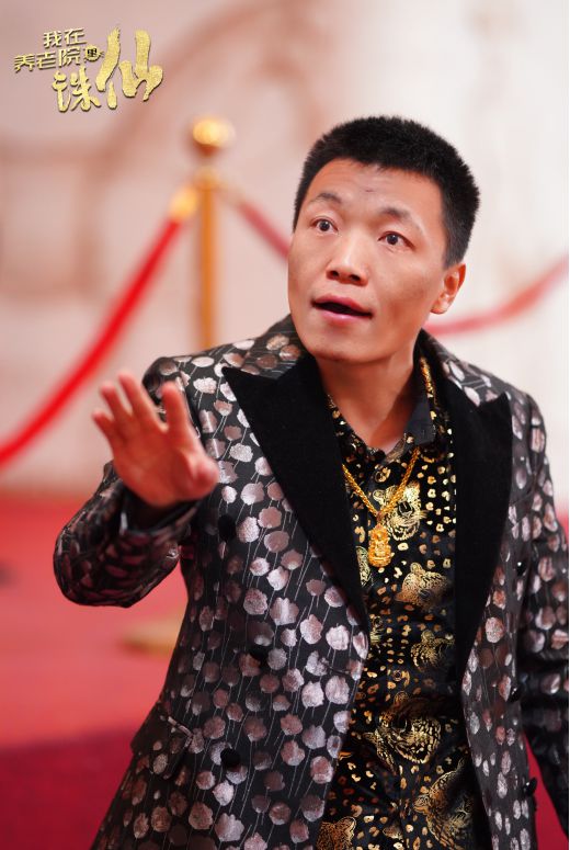 72岁老人3年拍100部短剧：一天收入能达到1000多元(图5)