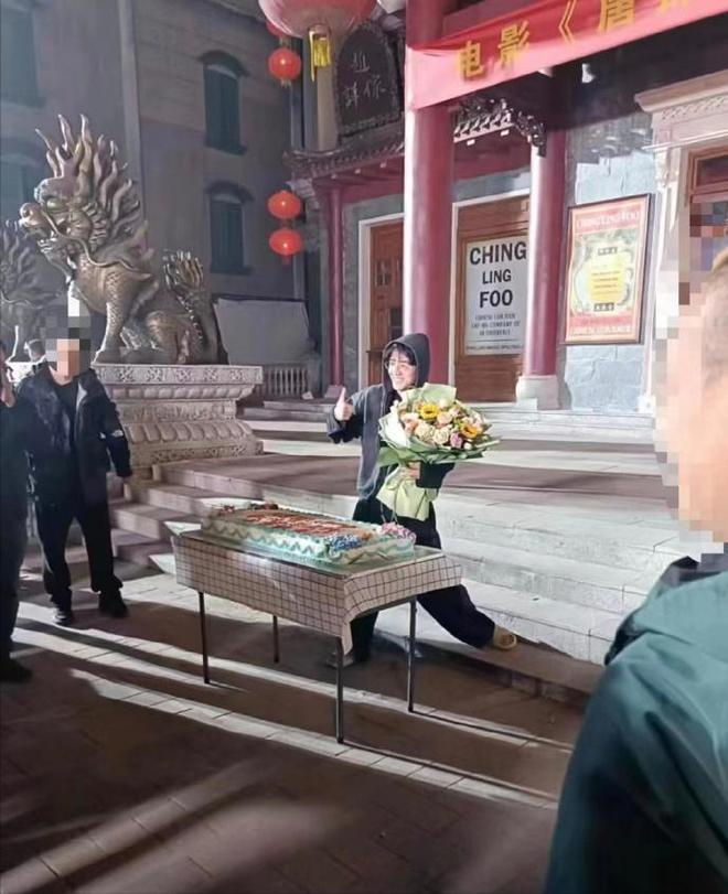 《唐探1900》来了！1比1复刻100年前唐人街王宝强却成“野人”(图13)