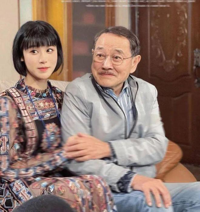 九游娱乐：TVB小花古佩玲回应天价片酬内地游玩终圆古装梦变身格格到处拍照打卡(图6)