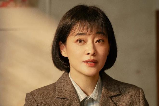 九游娱乐：笑掉大牙！50岁梅婷演少女网友吐槽声不断导演真有你的！(图4)