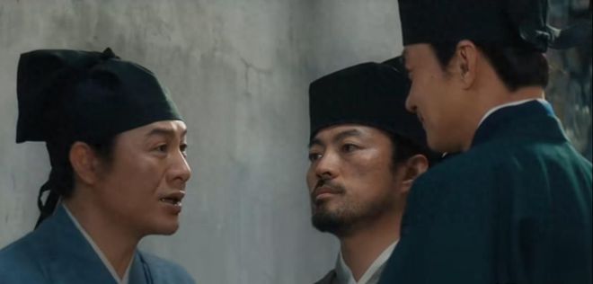 给近期热播的国产剧：《冬至》在最后《我是刑警》排第二