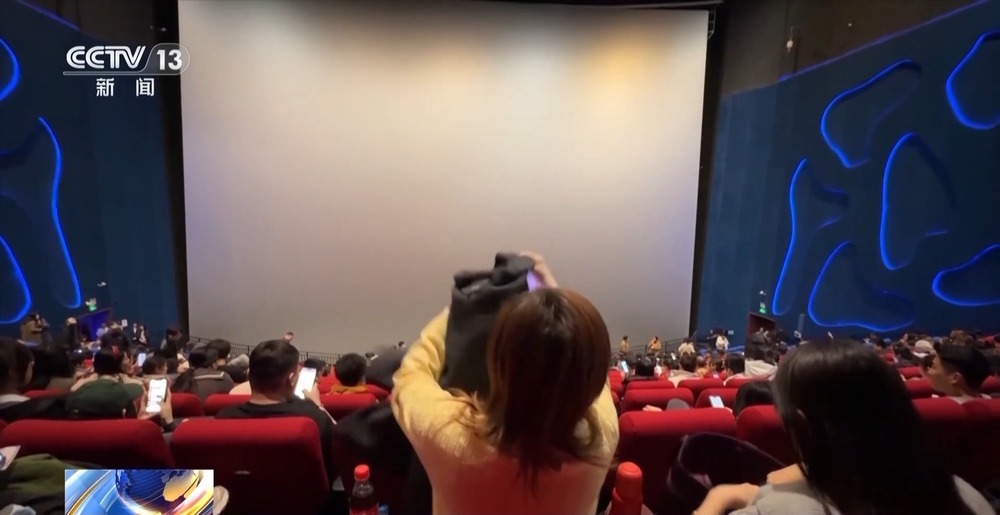九游娱乐：科技馆化身电影院全国最大IMAXGT银幕热映《哪吒2(图6)