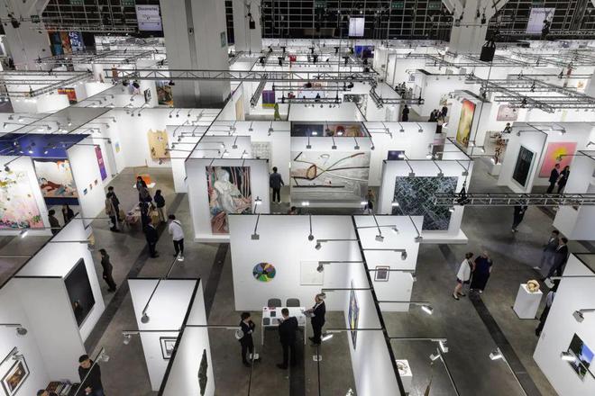展会快讯影视叙事、艺术传播——2025香港巴塞尔艺术展完美收官！(图2)