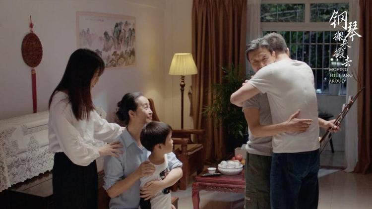 电影节佳片《钢琴搬来搬去》定档426奏响跨越代际的真实人生弦歌(图2)