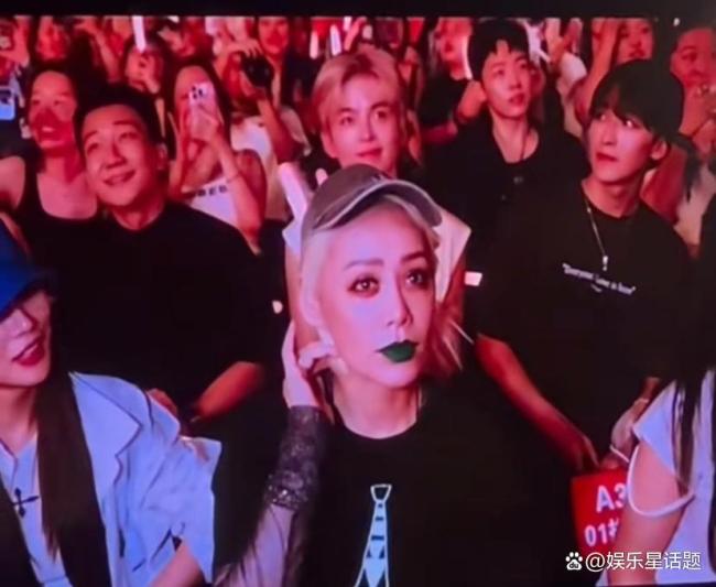 九游娱乐：乘风姐姐们看张杰演唱会把嗓子唱哑了梦幻联动燃爆鸟巢
