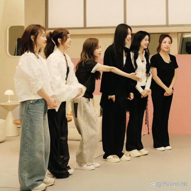 九游娱乐：乘风姐姐们看张杰演唱会把嗓子唱哑了梦幻联动燃爆鸟巢(图3)