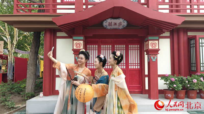 九游娱乐文化：北京朝阳太阳宫天姿牡丹节启幕(图3)