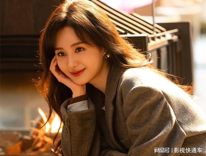 九游娱乐：首播将至！32集甜宠剧来袭双向暗恋+久别重逢男女主CP感拉满(图7)