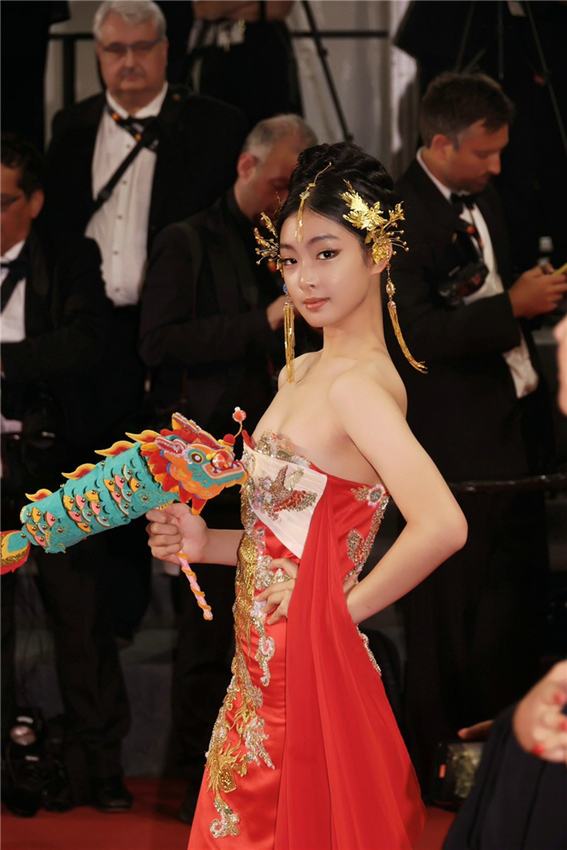 最年轻中国女演员付咏铷演绎《花木兰传奇》让世界看见东方少年(图4)