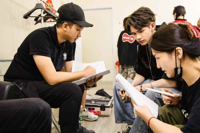 九游娱乐文化：记录中国丨从网红城市到短剧工厂这里正批量制造“电子榨菜”(图4)