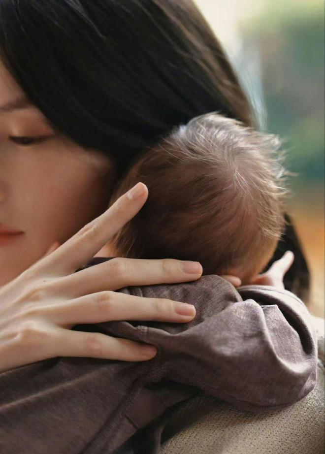 惊爆！陈伟霆何穗“神速”官宣得子重磅炸弹消息瞬间炸开了锅(图2)