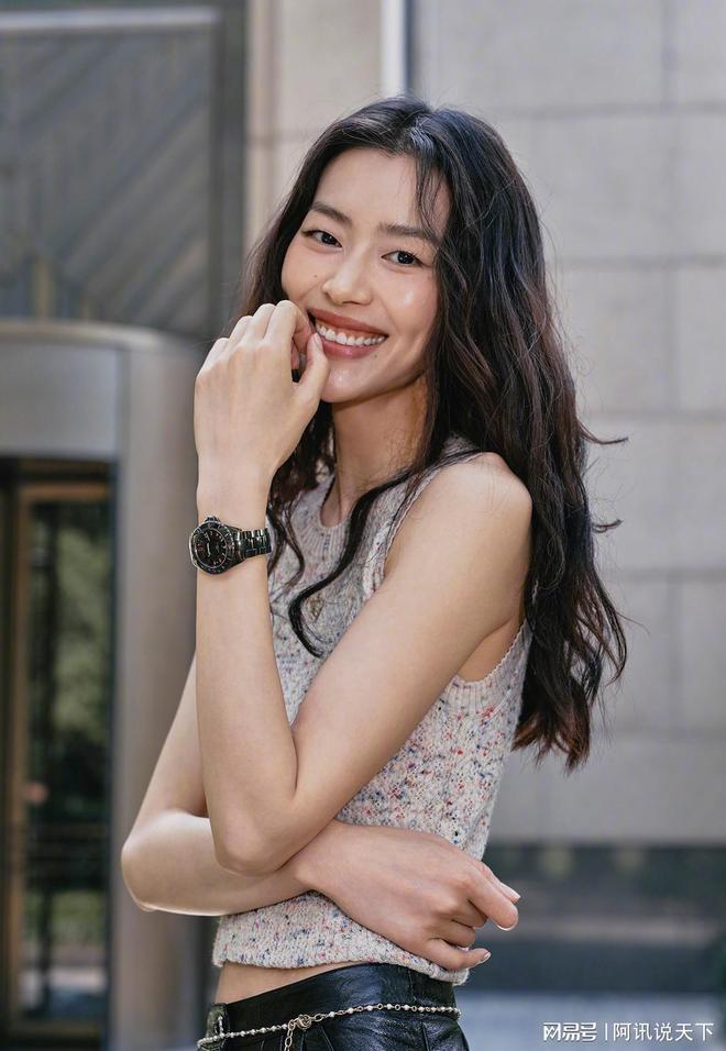 九游娱乐文化：陈伟霆何穗官宣当爸妈！4大超模都已名花有主三位嫁给了港男(图11)