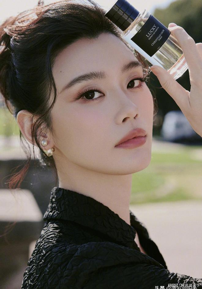 九游娱乐文化：陈伟霆何穗官宣当爸妈！4大超模都已名花有主三位嫁给了港男(图14)