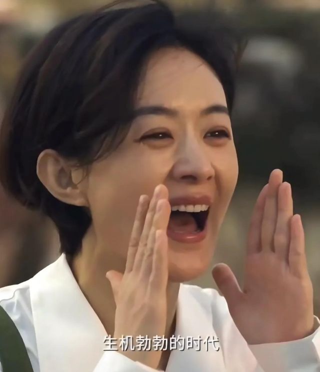 九游娱乐：37岁的赵丽颖一反常态！“消失”5个月后胖了一圈面相变了很多(图6)