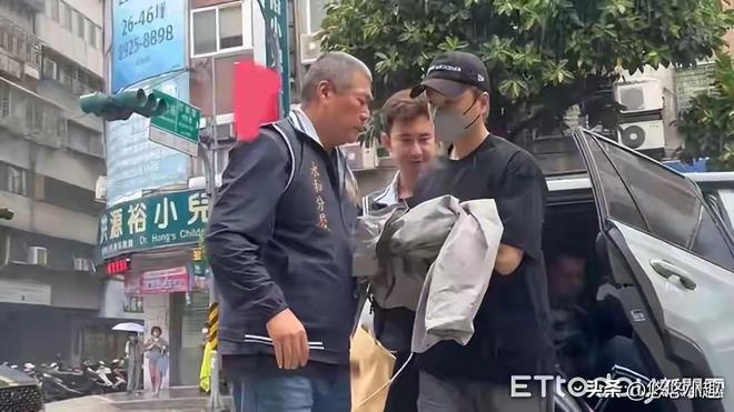 拔出萝卜带出泥又2名明星逃兵役被抓贾静雯回应现场曝光(图6)