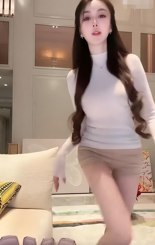 看破不说破！与黄晓明分手后叶珂无名指再戴钻戒小心思暴露了(图2)