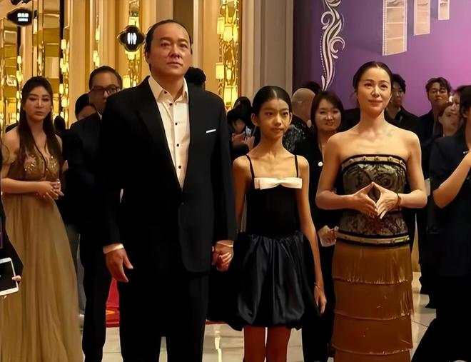 一天3个瓜！昔日顶流离婚天后女儿和女星同居钢琴家被控诉(图6)