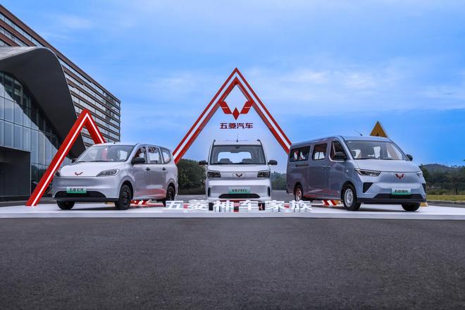 九游娱乐：重磅！荣光EV亮相五菱红标全面新能源时代开启(图7)