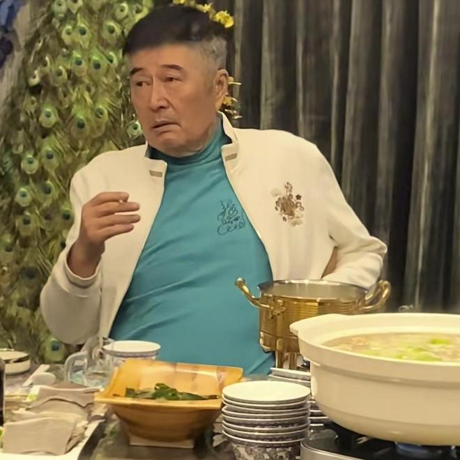 张嘉译深圳聚餐71岁林威烟不离手翁虹丰腴吸睛午马遗孀现身(图8)