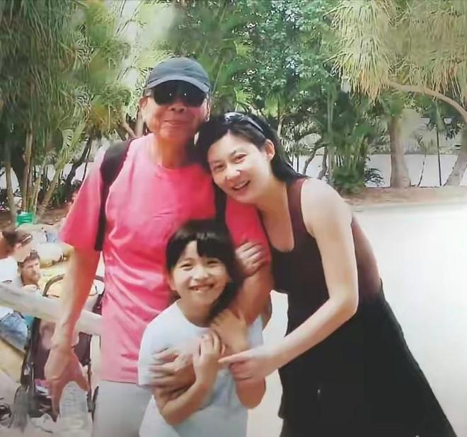 张嘉译深圳聚餐71岁林威烟不离手翁虹丰腴吸睛午马遗孀现身(图4)